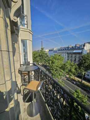 LUXURY APPARTMENT IN 7th DISTRICT WITH TOUR EIFFEL VIEW